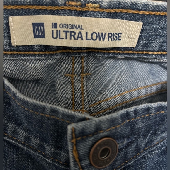 Vintage GAP Ultra Lowrise Cuffed Capris - Picture 3 of 7